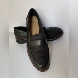 Clarks Collection Women's Griffin Sail Comfortable Casual Loafers Shoes 10 M